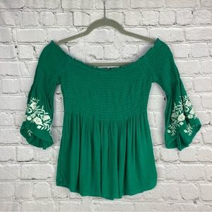 🆕 Hollister Size Small Off The Shoulder Embroidered Smocked Floral Top
